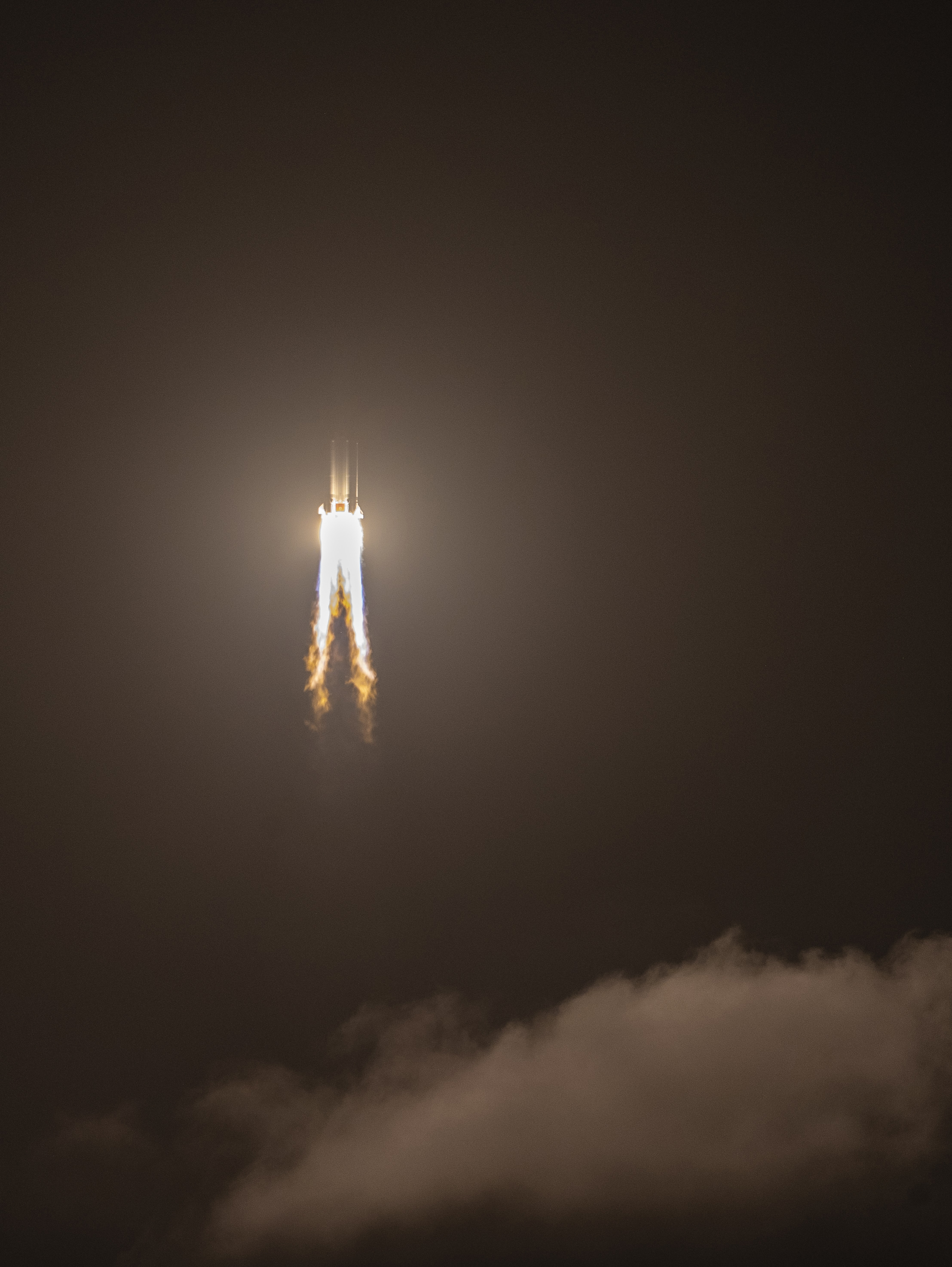 چین، کەپسوولێکی ناردە بۆشایی ئاسمان بۆ هێنانی بەرد و خاکی سەر مانگ